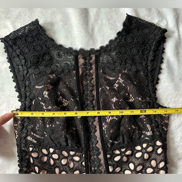 Boutique Moschino Floral Lace Sleeveless Dress in Black/Nude - Size 4 Aeffe NWT - Picture 13 of 16